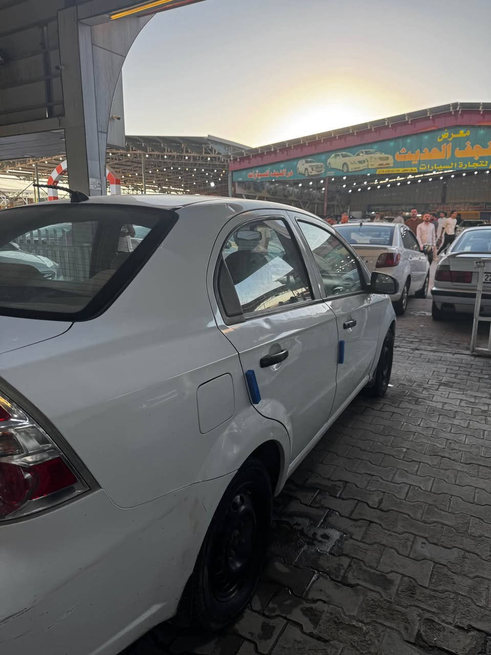 السلام عليكم افيو للبيع موديل 2013 محرك 1600 السياره جاهزه من كلشي بدون حادث مجرد طخات بسيطه كلشي شغال بيها حداديه جيده وكير ومكينه ممتاز تبريد شغال السعر 70$وبيها مجال ‭٠٧٨٠ ٠٢٧ ٤٧١٤‬ متواجد واتساب مكاني النجف النجف, العراق
