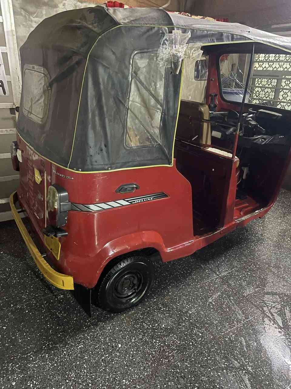 تكتك tvs 2019 
اوراق كاملة ٨ اوراق اصوليات بوجهك للترقيم 
كفالة عامة بيها فقط تعمير دواير 
مكينة مال ٢٢ اكسل نظيف
جاهزة للشغل ما بيها اي نقص 
السعر 3200 وبيها مجال قليل
المكان شعب حي الجزائر 
***********
