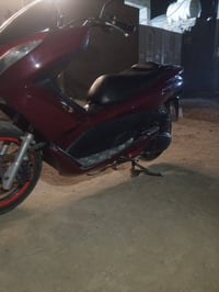 دراجة Pcxجيل اول دراجة حلوه ونضيفه مال جناي  حساس ستاند شغال اشاير لاي...