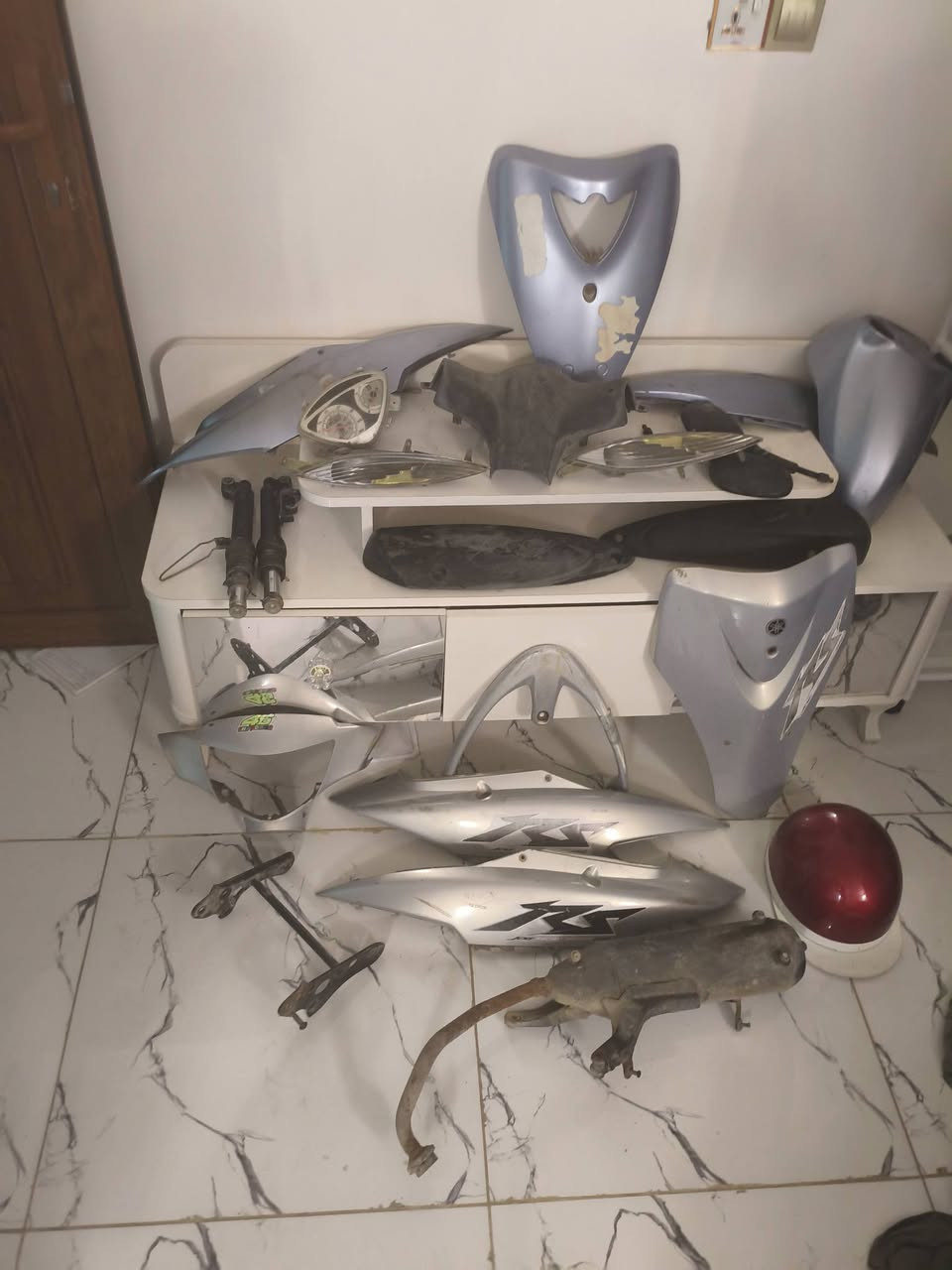 كلشي موجود للبيع
***********
