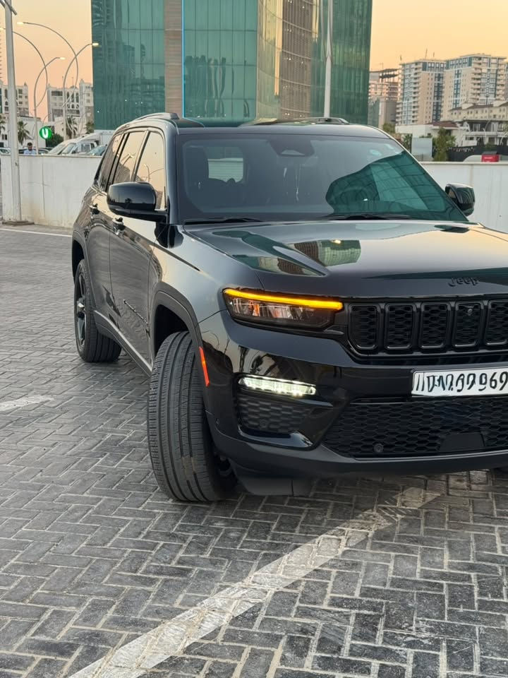 مساء الخير ،للبيع جيب كراند شيروكي خمسة راكب فئة لمتد بلاص موديل 2024 كلين تايتل السيارة السياره وارد كندي مكفوله من الدعامية إلى الدعامية لاتبديل لاصبغ ولا تعديل السيارة رقم اربيل باسمي موافقة تظليل لون اسود ( كاميرات 360, رادارات 360 درجة، بردات خلفية، پانوراما، فور ويل درايف، درايف مود، حساسات امامي خلفي، المحافظة على المسار، كروس سرعه تفاعلي، قيادة ذاتيه، بلاك ابيرنس،المسافه المقطوعه 12100 مايل) للاستفسار ***********
