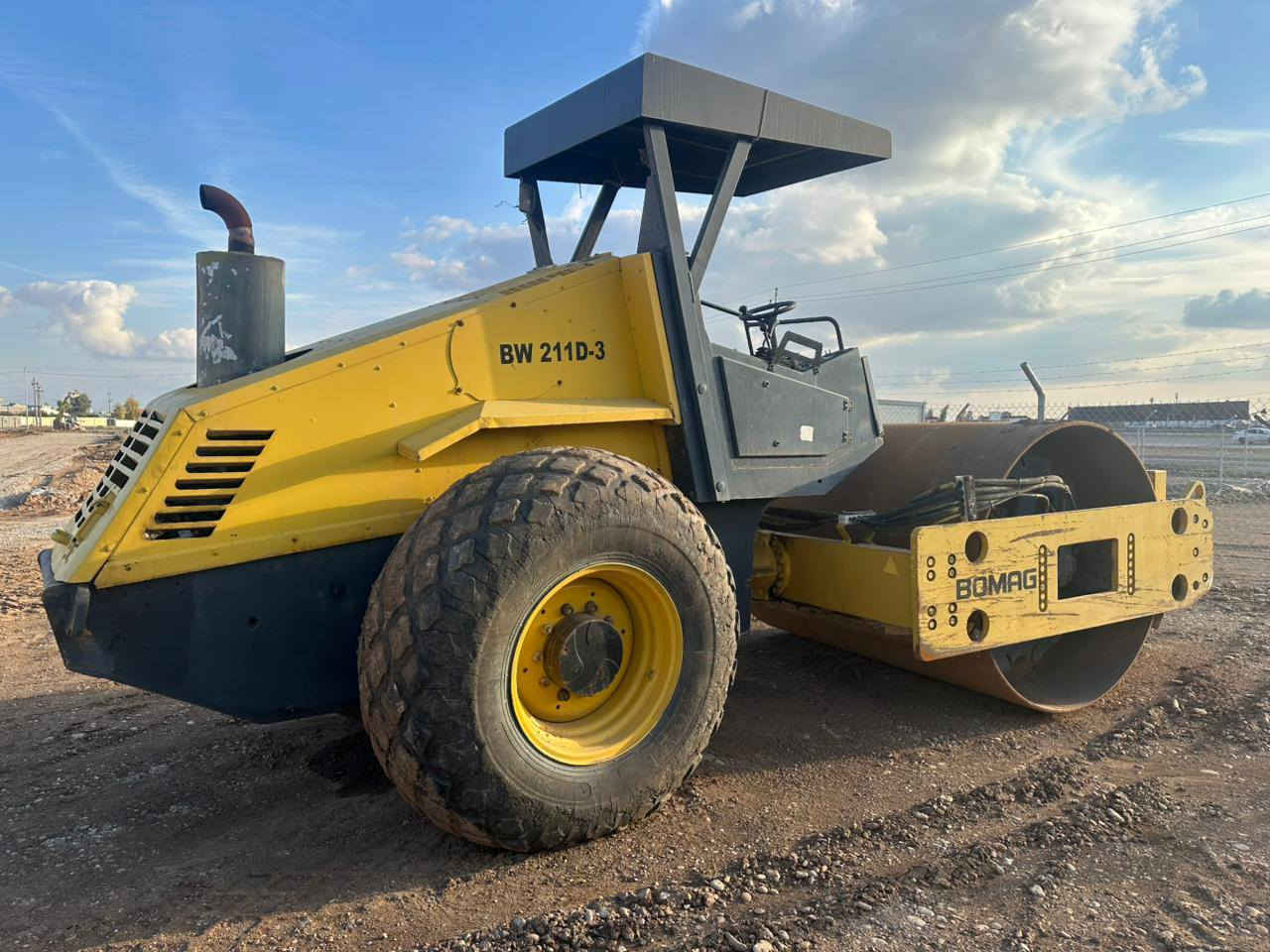 سلام عليكم حادلة بوماك موديل 2004 منفيست بصره مكفولة من كلشي ***********هاي رقم عليه واتساب الكورك (***********
