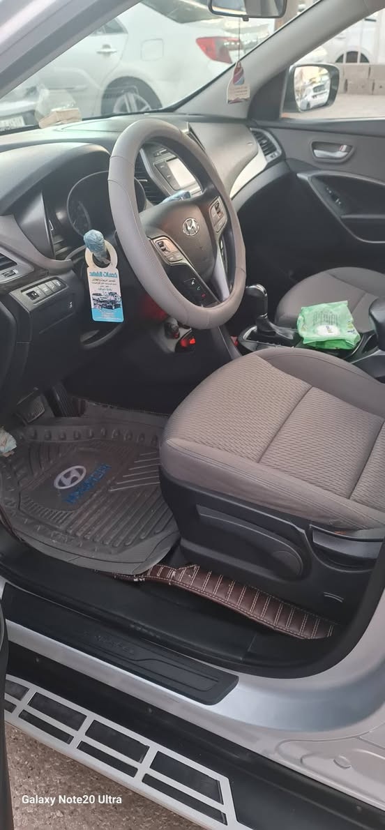 سنتافيا أمريكي
2017سياره كلين عدا صبغ بسيط جوه الرقم الخلفي السياره شركه كل شيء بيه بلادي محرك كير والسياره جديده بمعنى الكلمة 
ماشيه ٨٦ 
رقم أنبار شرط التحويل
عنوانه/الرمادي 
اتصال
‏‪***********‬‏
