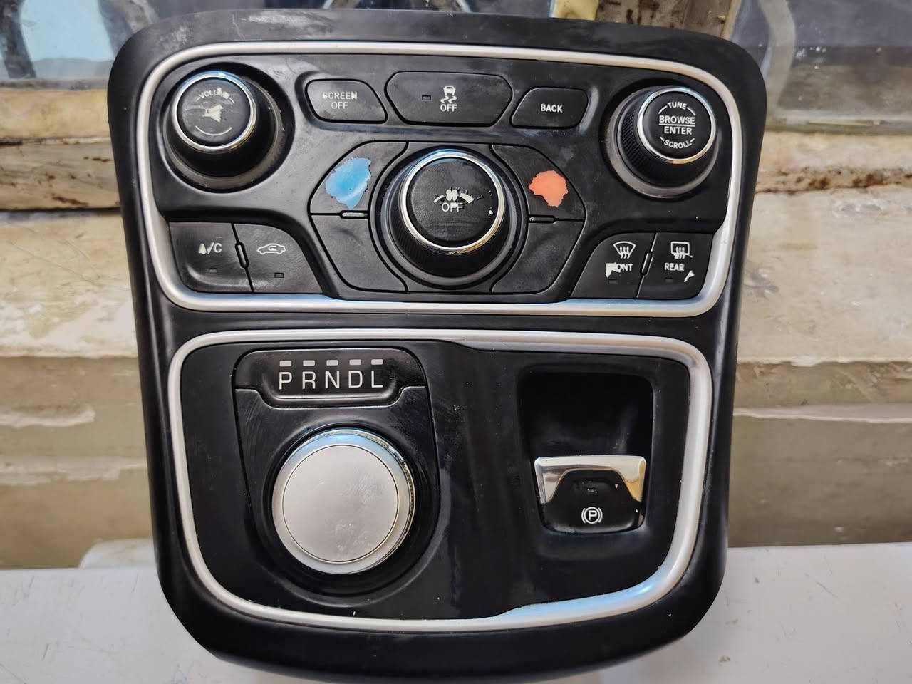 متوفر لايتات حاويه + كنترول تبريد
***********
