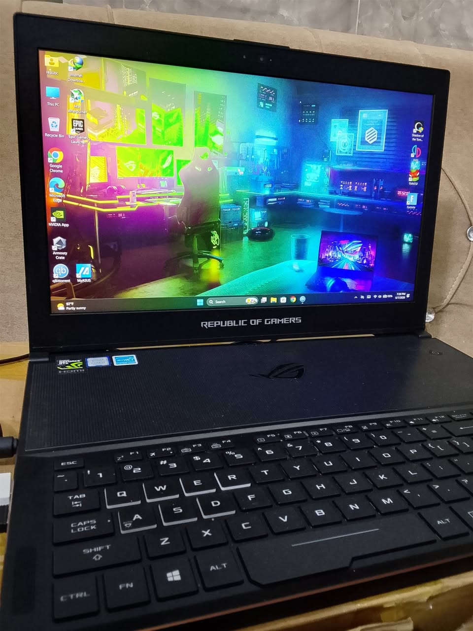 Asus rog gtx 1080 max Q 8G
Ci7
16 ddr4 
512 m.2
650 الف مكاني بابل المسيب
***********
