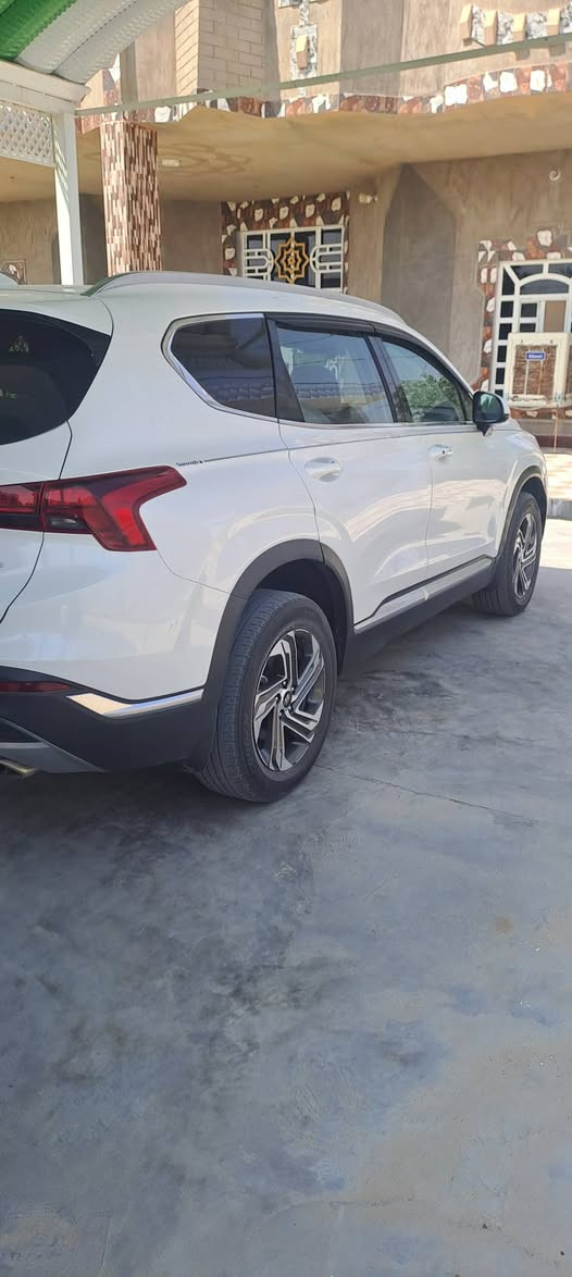 سنتافي وارد امريكي موديل 2022 اللون الخارجي أبيض الداخل لونين الضرر جاملغ الامامي مسجلة رقم انبار بأسمي تحويل مباشر السعر 220 
رقم الهاتف *********** سياره جديده جداً  ... فور ويل دفع رباعي
