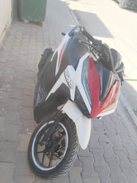 هوندا للبيع السعر 350 وبيه مجال قليل الدراجه خير من الله 07800143492