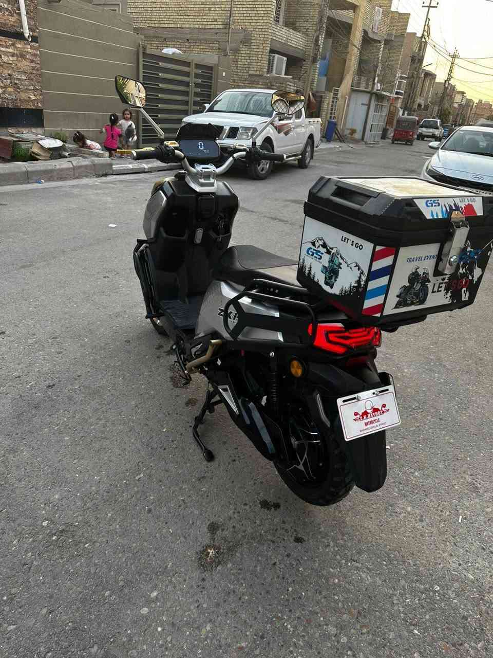 السلام عليكم..دراجه اباتشي وكالة..ZKH...اخر اصدار..2026.. وضع وكاله...البطاريه ليثيوم 50 امبير ...السرعه 90.k...الحجم ..3000w...تقطع مسافه  70  كيلو ...بطاريه  ..APS..أمامي خلفي...لدات أماميه خلفيه ..عدسه كرستال ...مخرج USP...مدرعه بل كامل...اطارات أمامي خلفي جوبلس جبلي دسك أمامي خلفي عنبار دهن...تشغيل بصمه وسويج..تشغيل عن بعد وجهاز مانع سرقه..صندوق كهربائي ...شاحنه اصليه تدعم الشحن السريع والأيقاف الذاتي عند امتلاء البطاريه...السعر (مليون و400) بيها مجال بصيط ...مكاني بغداد الزعفرانيه الشراي يتصل ***********
