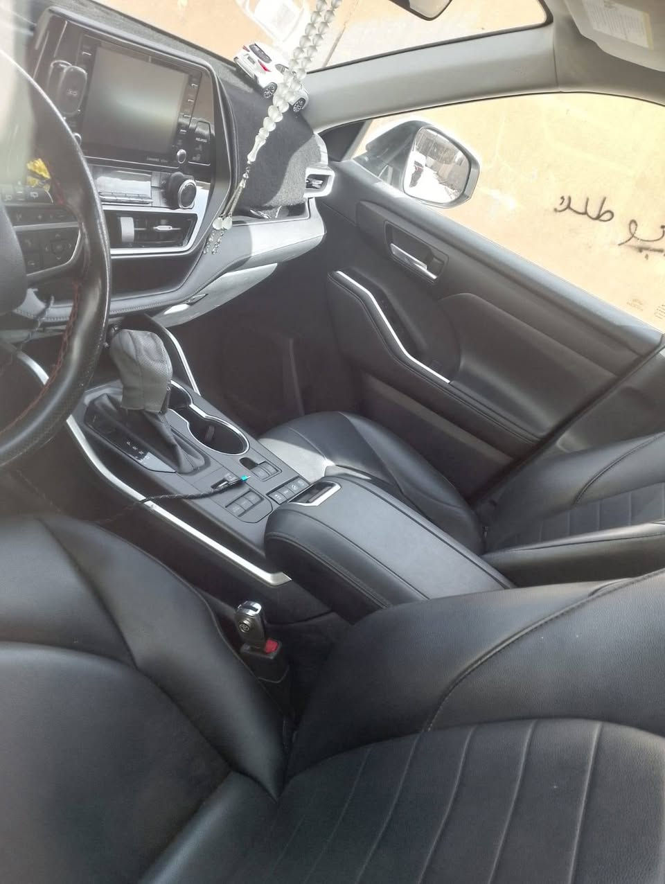 السلام عليكم اخوان العزا من رخصت الادمن مكلف بل النشر سياره هايلندر موديل 2020 للستفسار علئ رقم التالي :***********
