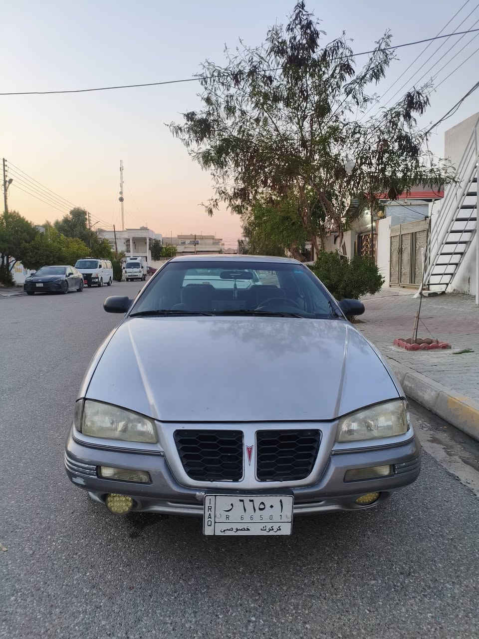 سلام عليكم بونتياك جراند أي ام موديل 1993 رقم ألماني سنوية منتهية  محرك 3300 V6 كير محرك بشرط سيارة ع البلاد صبغ عام جمالية حدادية 80% باتري جديد غرفتها كلش حلوة سيارة نظيفة وع البلاد حتى السيرفس طافي 
سعرها 35 ورقة بي مجال قليل مابي نواقص صرفيتها حلوة تبريد يحتاج كومبريسر 
***********  مكاني كركوك
