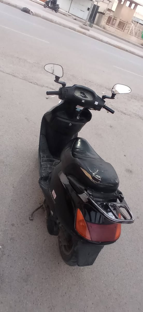 السلام عليكم 
سبيسي ياباني للبيع الدراجه خير من الله مبدل بس ولفات فقط ما مجفتهه الدراجه نظيفه نقصها بس عداد والماشه راجعه ليوره شوي 
كهربائيات كلهن شغالهه عدا الهورن السعر 575 الف وبيها مجال حگ الجيه 
رقم..(***********)
