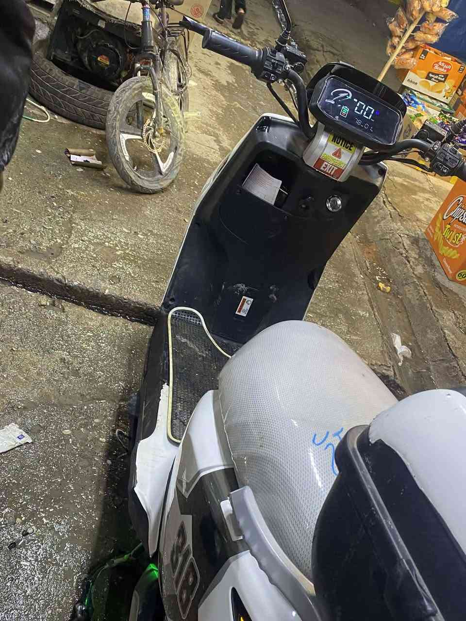 موطور شحن اللبيع ابجي 318 أربع نمرات 6 بطاريات سرعه 99 فول مواصفات بي بك للخلف ملف 2000/شرط كلو شغل شرط على فحص شرط مواصفات معروف السعر 450بيها مجال رقم موبايل كورك اسياء بي وتساب موصل ايسر اتصل ودالل 
***********
***********
