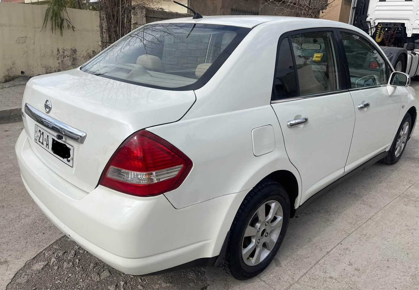 nissan TIIDA 2007
نيسان تيدا 
مؤديل ٢٠٠٧
گير عادي
 بؤياخي
دوو دةرگاو 
چةمةلوغي دواوة
لةسةر شوخت بؤياخة 
سؤنةري دانراوة
رةقةم سليماني 
تازةية تا ٢٠٢٨
دةعمي بؤ دةعمي بةشةرت
گيرومةكينةو تةبريد هةمووي 
بةشةرت
سعري 
78گةلا
شوين
سيدصادق
***********
***********
واتصاب وفايبةر حلبجة, السليمانية
