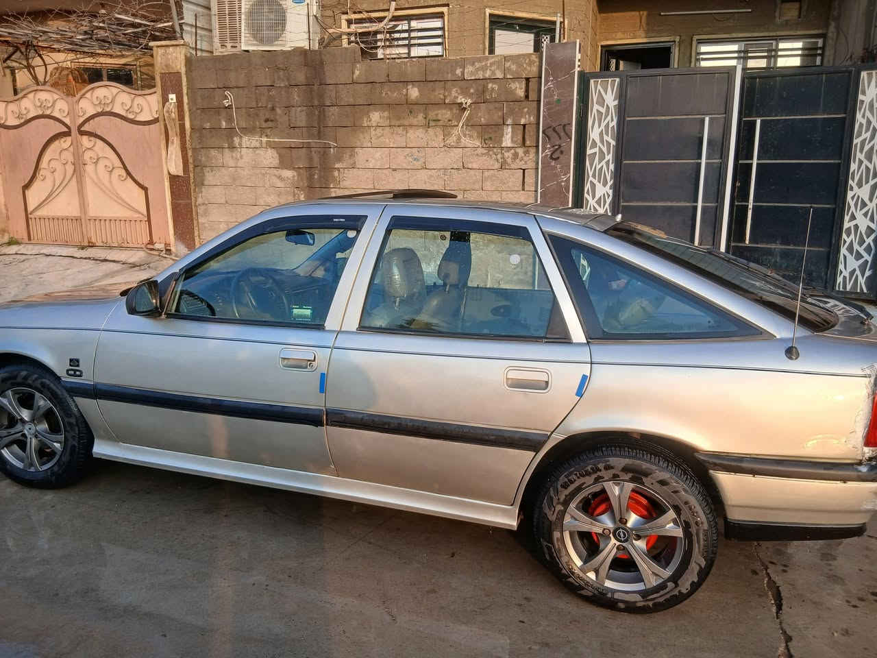 السلام عليكم فكترة موديل١٩٩٢ رقم دولي بأسمي شرط التحويل مصبوغة عام جمالية محرك ١٦ مال كصة تايرات جدد سيارة جديدة ما تصرف عليها كلشي قفل مركزي جامات كهربائي سيارة حيل حلوى مكان السيارة موصل حي الوحدة
السعر ٣٨ قفل
رقم ***********
