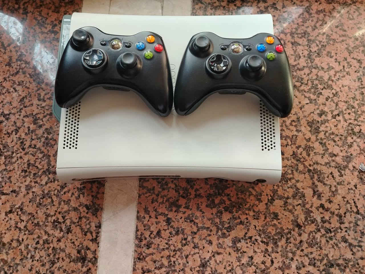 Xbox 360 Fat (250G)
للبيع جهاز اكس بوكس ٣٦٠ بحاله ممتازه ونظيف جدا لون ابيض ويجي معاه جويستك عدد ثنين+معاه المحول الأصلي للجهاز مع واير اصلي لل جويستك طوله متر او أكثر ويجي معاه أكثر من 55 لعبه ومنها GTA 5 والعاب سباقات والحرب ومنها Cull of duty
السعر:130💸
المكان:الموصل الأيمن
التواصل :عل واتساب ***********

