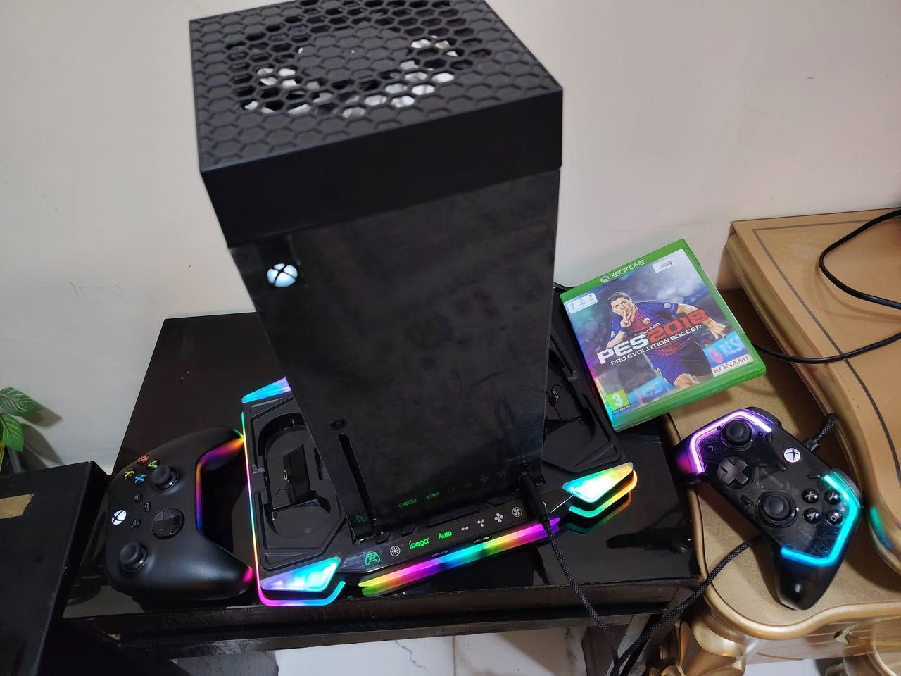 سيريس اكس اخو جديد استعمال شهرين فقظ اخذته جديد 
اصدار نهايه ال  24 بي  اشتراك كيم 
ستاند ومبرد اوتو جوستك الاصلي وغراضه الاصليه  و جوستك اضافي كيم سير 
جهاز شخط مبي بنايلون  سعر 675 مكان بغداد الاسكان- المنصور
*********** وتساب
