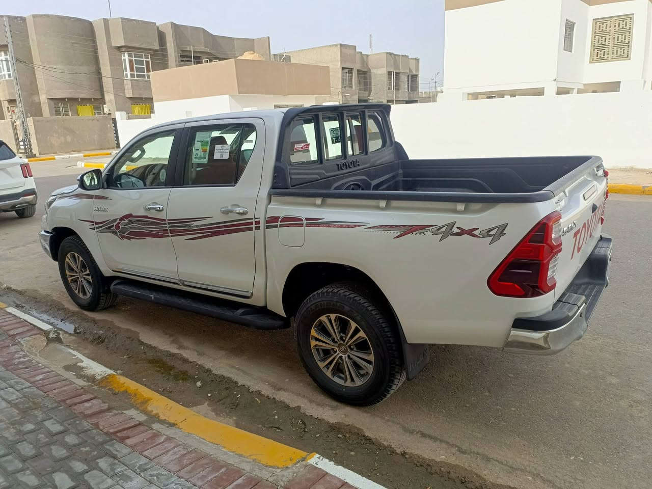 السلام عليكم
تيوتا هايلوكس فور ويل وارد عبد اللطيف جميل السعودي  
ماشيه 14 الف رقم مثنى بأسمي كفاله عامه من كلشي
للاستفسار الاتصال *********** مكان السياره السماوه
