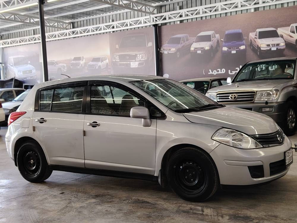 نیسان تیدا 2012 گێڕ توماتیک ناوزەرد
سەنەوی تا 2030تازەیە، کاڵبونەوەی نیە
پێنج پارچەی بۆیاغە، پێشی هیچی نیە
پشتی دەعمی هەیە حەوزی گرتوە
چوارتایەی نوێ یە ، شاشە ئایپادە
مالی دوسته سەیارەیەکی بی مەسرەفه
گیرومەکینەو تەبرید بەشەرت
*********** ڤایبەرو وەتس ئەپ
*********** له شاری کۆیەم
74 وەرەقه و مەجالیکی کەم كويسينجاك, أربيل
