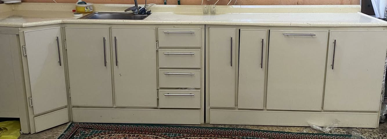 السلام عليكم
كاونتر قياسه 3 ونص والملحق فقط متر ونص السنك استيل نوعية جيدة جدا وسلة مواعين ايضا ستيل وخانة منظفات ستيل السععر 650وبيه مجال الاتصال على الرقم ***********
