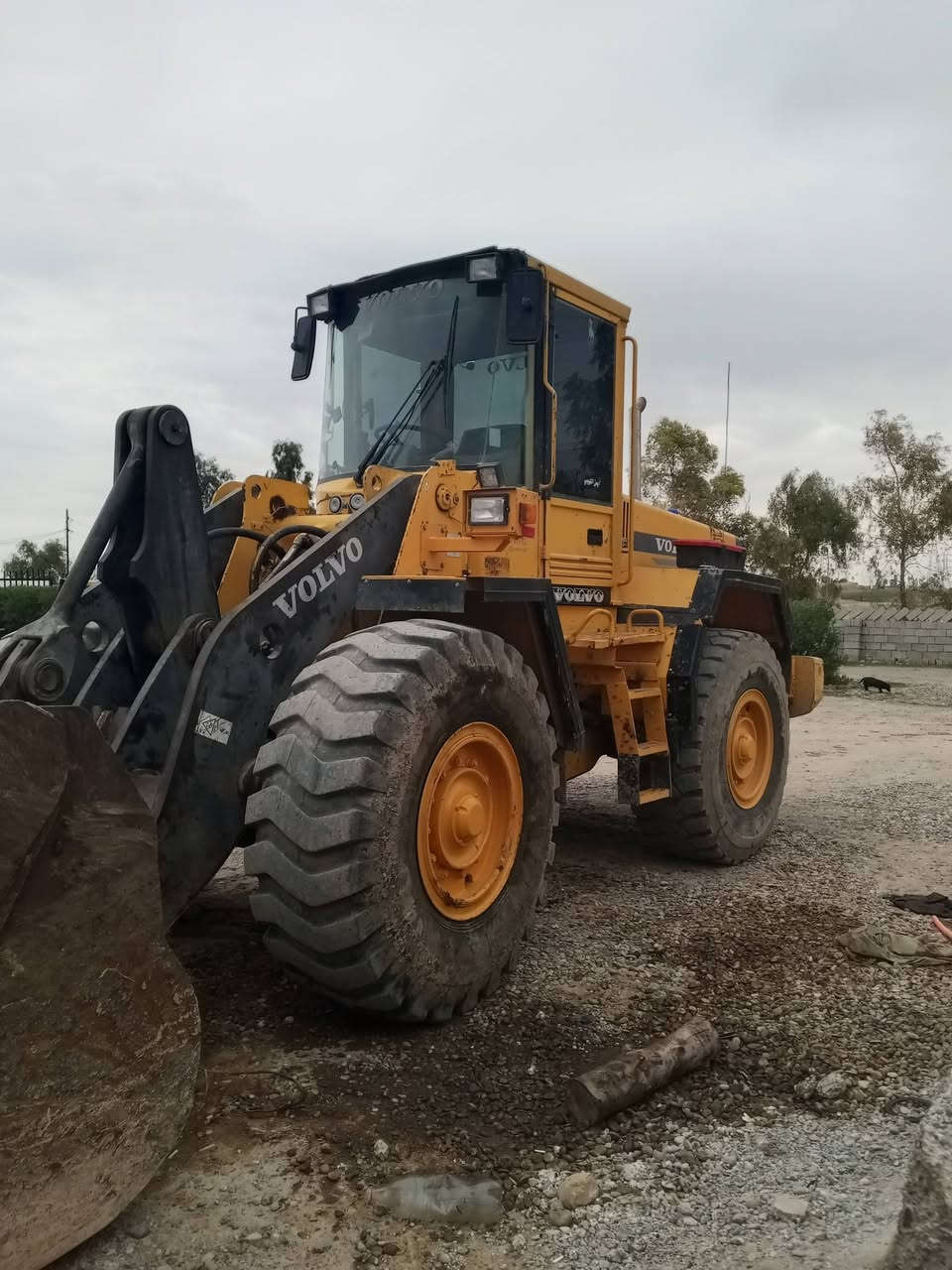 سلام عليكم شفل فالفو حجم 90 موديل 97 رقم صلاح الدين شفل نضيف اتصل على رقم الهاتف ***********
