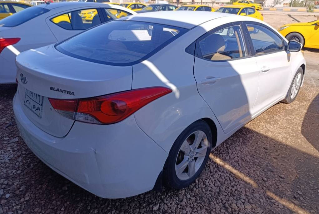 السلام عليكم للبيع النترا موديل 13 خليجيه مكينة 1600 بسم شركة هدار سنوية صاقطة  السيارة موجودة بالديوانية كير مكينة حدادية تدفئة تبريد تخم تاير باتري كهربائيات كلهة شغالة السيارة بيهة رشات صبغ بدون أي ضربة للاستفسار ***********
