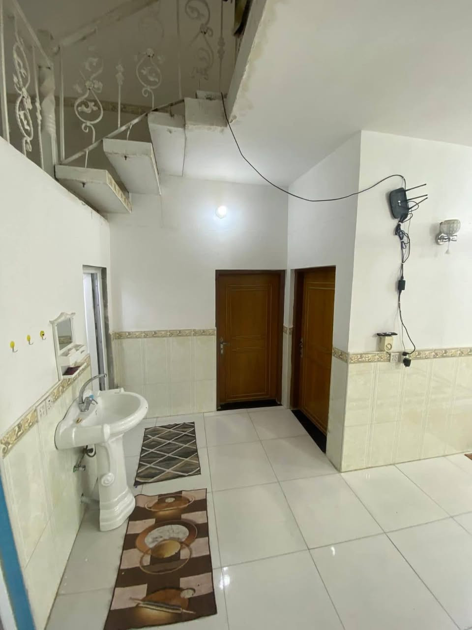 ( السعر ب١٧٥ مع مجال بسيط) بيت طابقين (طابوصرف)   (سند مستقل)حديث (المساحة ٢٠٠ متر) يتكون من خمسة غرف) واستقبال وصالة عدد ٢ومجمع صحيات داخلية وخارجية الموقع (كربلاء المقدسة بل التحديد بقضاء طويريج) منطقة ام الهوى ((للستفسار بآدارة الوسيط العقاري الاستاذعلي خلف الشمري( ***********) (***********)للعازم على الشراء من المحافظات العراقية نحن في خدمتكم
