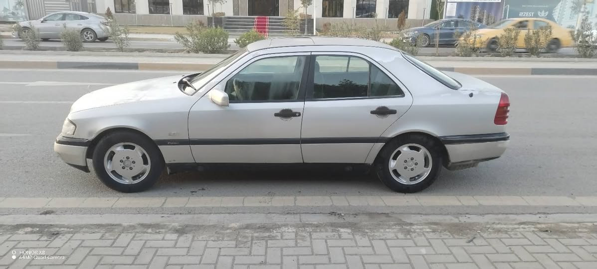 مارسيدس سي 230
السعر 45 ورقة بي مجال شي بسيط
موديل 1994
محرك بلادي
كشرها بلادي جارد
 رقم بغداد انكليزي باسم والدي
نواقص السيارة:- دعامية خلفية - صدر 50 ٪ - التبريد ما يشتغل
مكاني بغداد البياع حي الرسالة
هذا رقمي ***********
