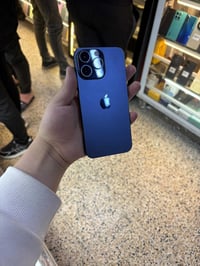 15 برو ماكس 256  تك بطارية 85  شرط مامفتوح  سعرة 970 الف  رقمي وبي وات...