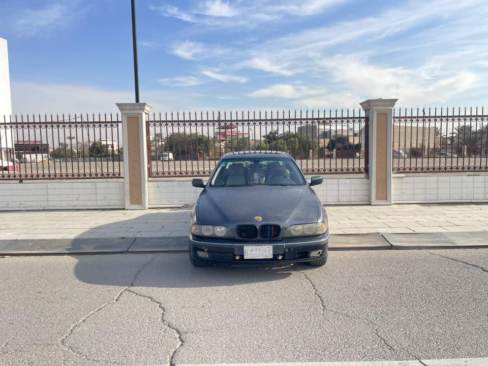 السلام عليكم للبيع او مراوس بسيارة عالية وانطي فرق
بي ام صقر موديل ١٩٩٧ حجم ٥٢٨
محرك ٢٨٠٠ بلادي بحالة جيدة
كير تبترونك بحالة جيدة
تخم ويل M
جام اوتوماتيك
سلايت طكتين 
صدر  امامي وخلفي + تخم تاير جديد بدون نقص
تبريد قطعتين  ثلج 
تدفئة شغالة
شاشة + كامرة
سنتر لوك سكيورتي أبواب + جام
غرفة كهرباء + جلد نظيفة جداً
بردة خلفية كهرباء بلاديه
سيدي جنجر
باتري جديد
منظومة بانزين جديدة كلها
تحكم ستيرن

السيارة بدون حادث وبدون معجون 
السيارة نقصها  فقط دوسة السايق بيها طخة واضحة وباسمي رقم بغداد تحويل مباشر

السعر ٩٥ ورقة وبيها مجال بعد المعاينة
والسوك كلشي موجود بي
مكاني حي الجامعة ملا حويش او ابو غريب حي المهندسين 
***********
***********
