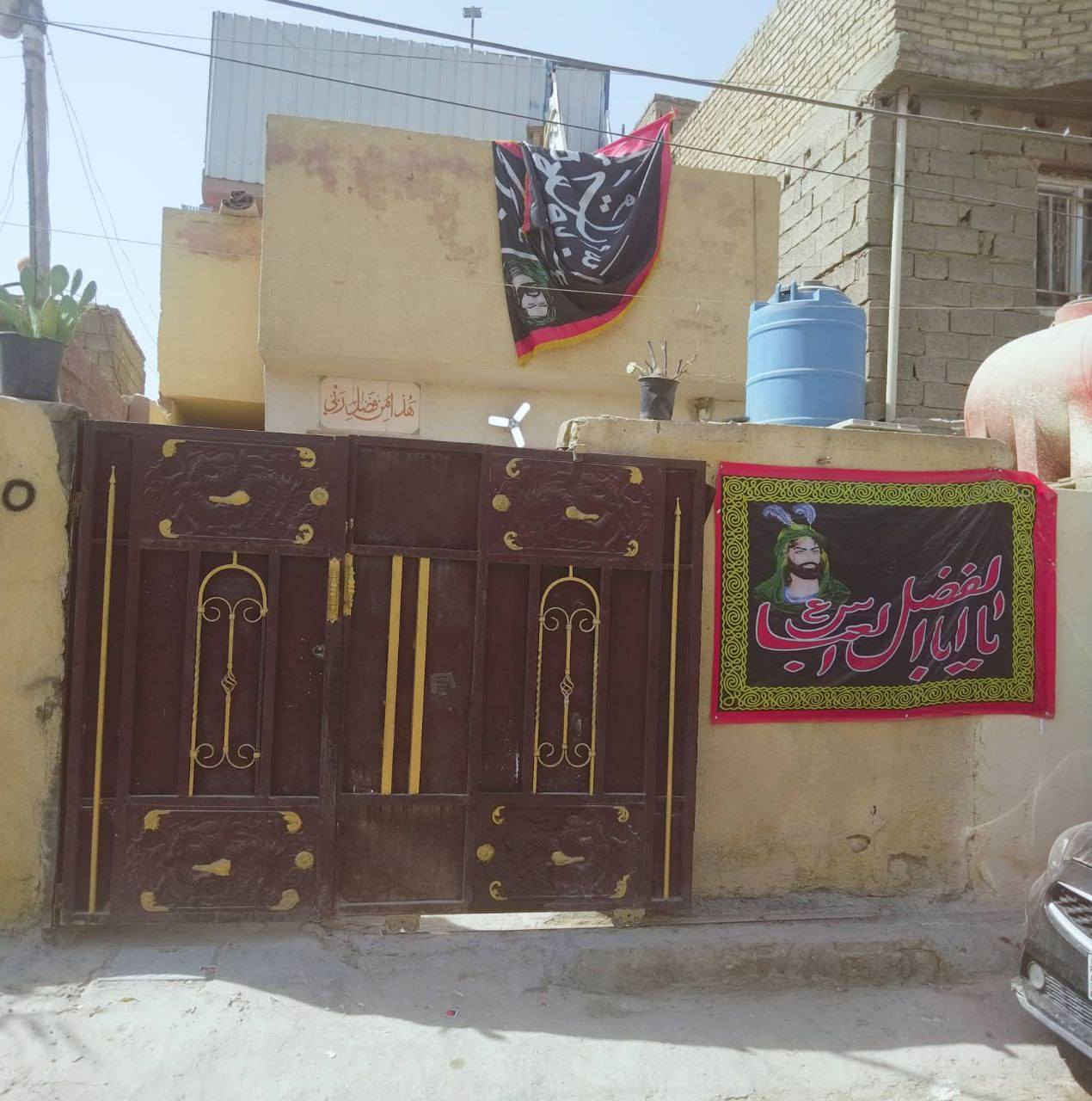 السلام عليكم بيت م 100 الواجه 5 والنزال 20 البيت طابق ونص نقص الغرفة الأمامية يحتوي البيت على غرفتين نوم وطارمه واستقبال وصاله جوه وصاله فوك وغرفه نوم 5 في 4 جوه وغرفه فوك صطحين العنوان مثل ماموضح بالفيديو بدربونه السواعد بضهر بيت جلوب للتواصل ***********
