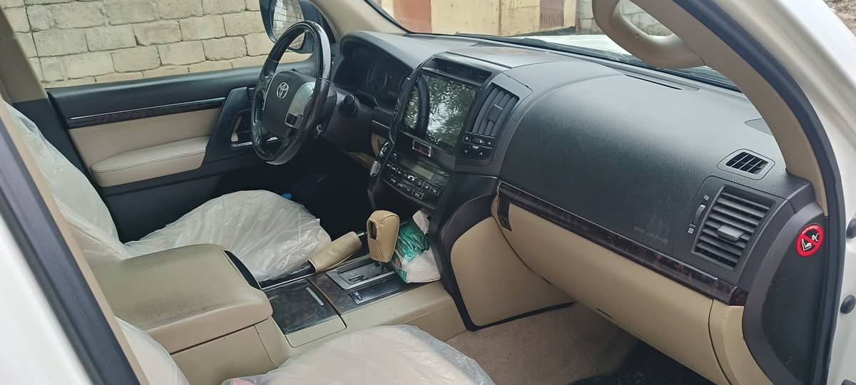 لاندكروس 2009محدث الفين 2015 بيها صبغ بل بوند اشويه الي بيها ايشاره بل قبق الصندوگ اشويه السياره محدث داخل خارج2015 محرك كير نضيف سياره فول مواصفات بدون ضرر الاتصال على هاذا الرقم ***********@
