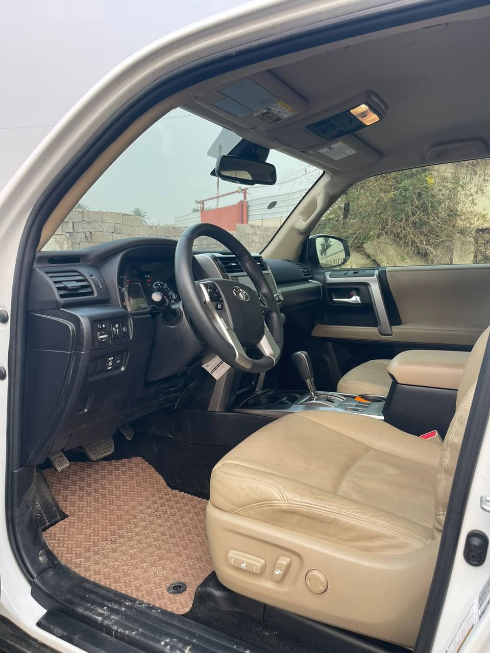 السلام عليكم 
تيوتا فوررنر 2024 دخول جديد 
بدون رقم  ماشية 12 الف 
صور الحادث موجودة صبغ فقط جاملغ  
~ محرك 6 سلندر  
~بصمات عدد (2) 
~تو ويل (2*4) 
~ شاشة كبير
~كشنات جلد لون بيجي 
~ كشنات كهرباء تدفئة 
~ كاميرة خلفية 
~ رادار أمامي و جانبية 
~ لايتات  لد اصلي  
~تحديد سرعة 
~ حجم تايرات 17
~ خمسة راكب 
السعر 295 وبيهة مجال بسيط 
***********
