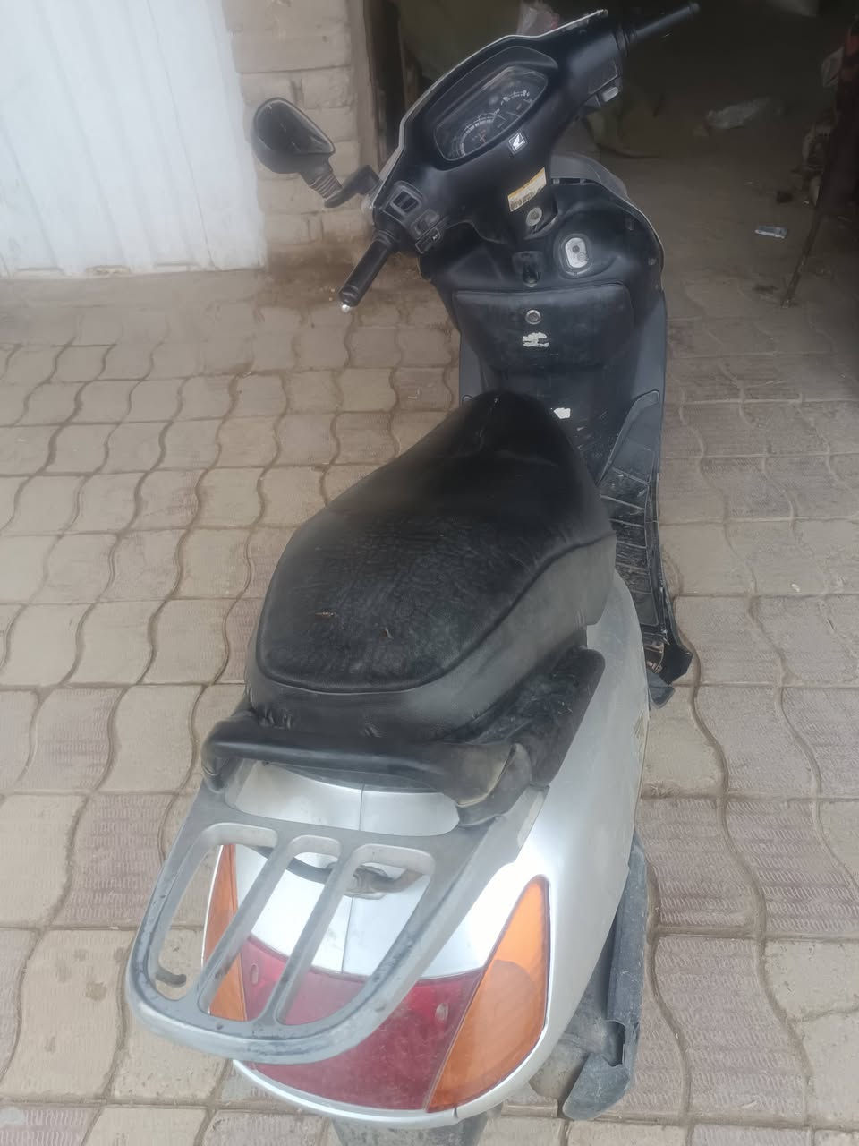 اسلام عليكم ورحمة الله شباب دراجه دولفين نضيفه دراجه صاره سبوع من اجفتت بس نضيفه سعر ٢٢٥وبيه مجال للشراي  للتواصل ***********وتساب وتصال شغال مو شراي لاتخابر
