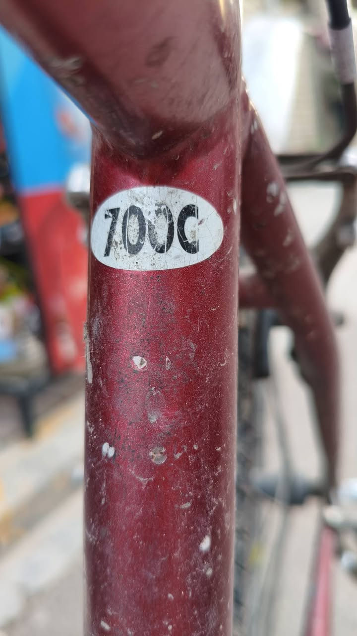 سلام عليكم بايسكل c 700 ياباني الحجم 27 السعر ٨٠ الف مكاني بغداد للاستفسار ***********
