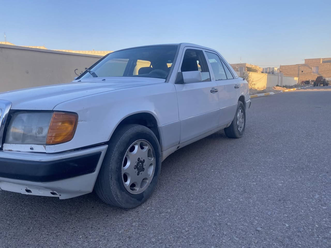 مارسيدس بنز E300موديل 1992
مكينة بvvt3000 مكفولات 
***********
