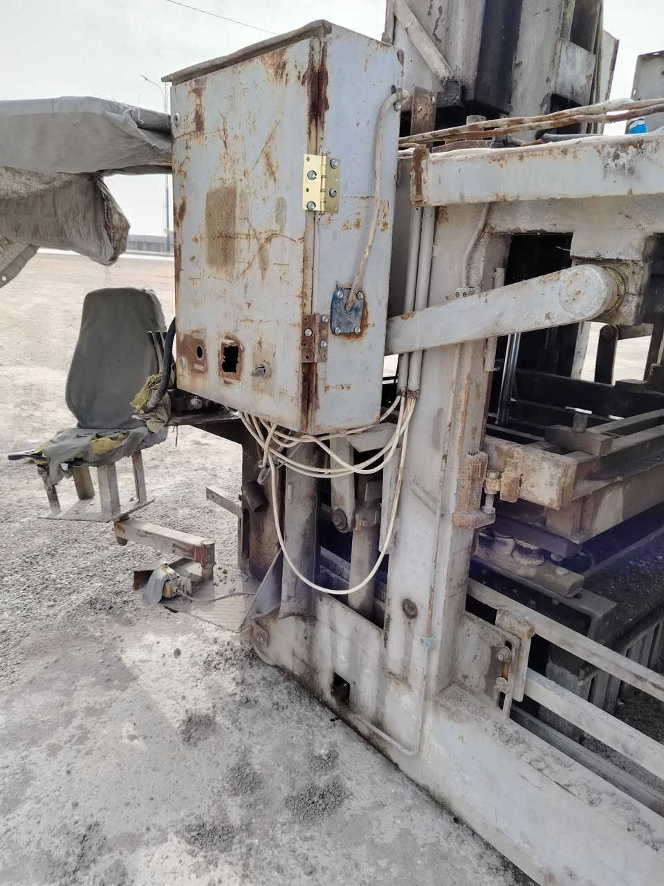 معمل بلوك للبيع خباطة هوبلر وكابسة ورافعة ***********
