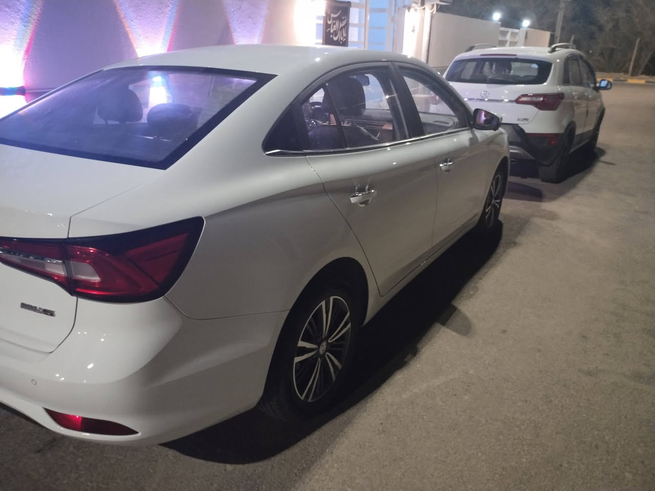 MG5 فول مواصفات فئة لاكجري ماشية 40 الف كيلو متر وقابل للزيادة رقم نجف الماني موديل 2023 اللون ابيض محرك 1500 ويل كب كروم سيارة على وضع الشركة مكفولة كفالة عامة 
مواصفاتها 
تحكم بالاستيرن 
كروس سرعة اوتوهولد
هاندبريك دكمة
الكشنات الأمامية جلد وكهرباء
تدفئة بالكشنات
شاشة كبيرة 
تبريد شاشة
بصمة ابواب
بصمة تشغيل 
سلايد روف والكثير من المواصفات المعروفة 
الاستفسار الاتصال على الرقم ***********
واتساب
