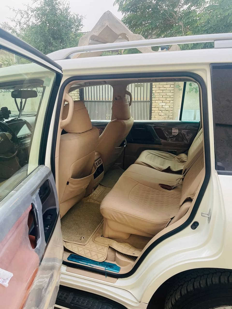 لاندكروز مديل 2013السياره كفاله 6v رقم بغداد مميز بأسمي تحويل ثاني يوم السياره جديده وما بيها ايي نقص و معروفه مواصفات الاندكروز للاستفسار 
***********
