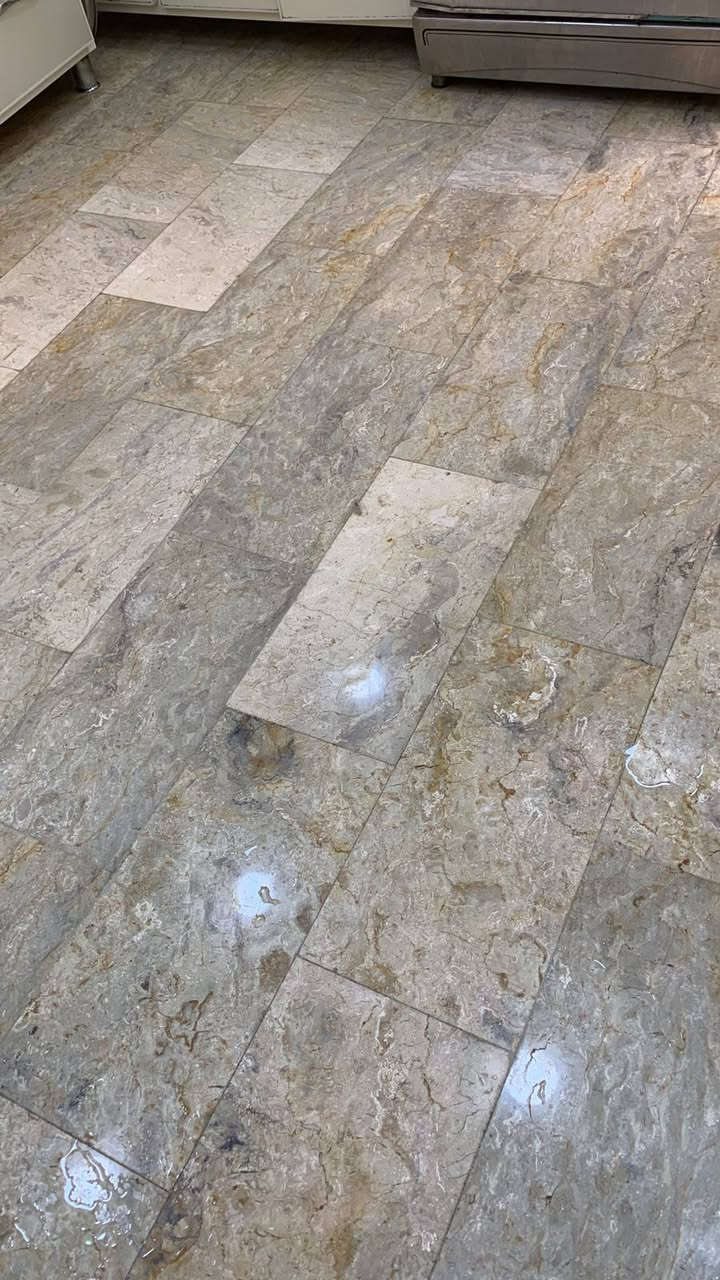 السلام عليكم دار للبيع بناء٢٠٢٦ حديث الزعفرانيه بيت بنيه النموذجية ماء كهرباء مجاري تبليط منطقه هادئه ومرتبه شارع ٣٢ قرب مشروع جسر غزه جديد الذي يربط الكرخ بالرصافه 
٥٠ متر بناء ثلاث طوابق بواقع غرفتين نوم مع بيتونه وسطح واسع  نظام سبالت بواري وكهرباء بواري وساحبه كذلك المراجعه مع صاحب الدار وللاستفسار واتساب متوفر 
***********
