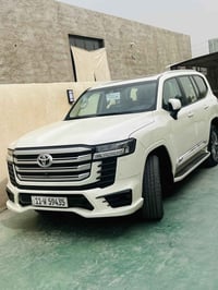 لاندكروز البيع موديل 2024مكفوله كفاله عامه مغلفه ppfضمان 10سنوان ماشيه...