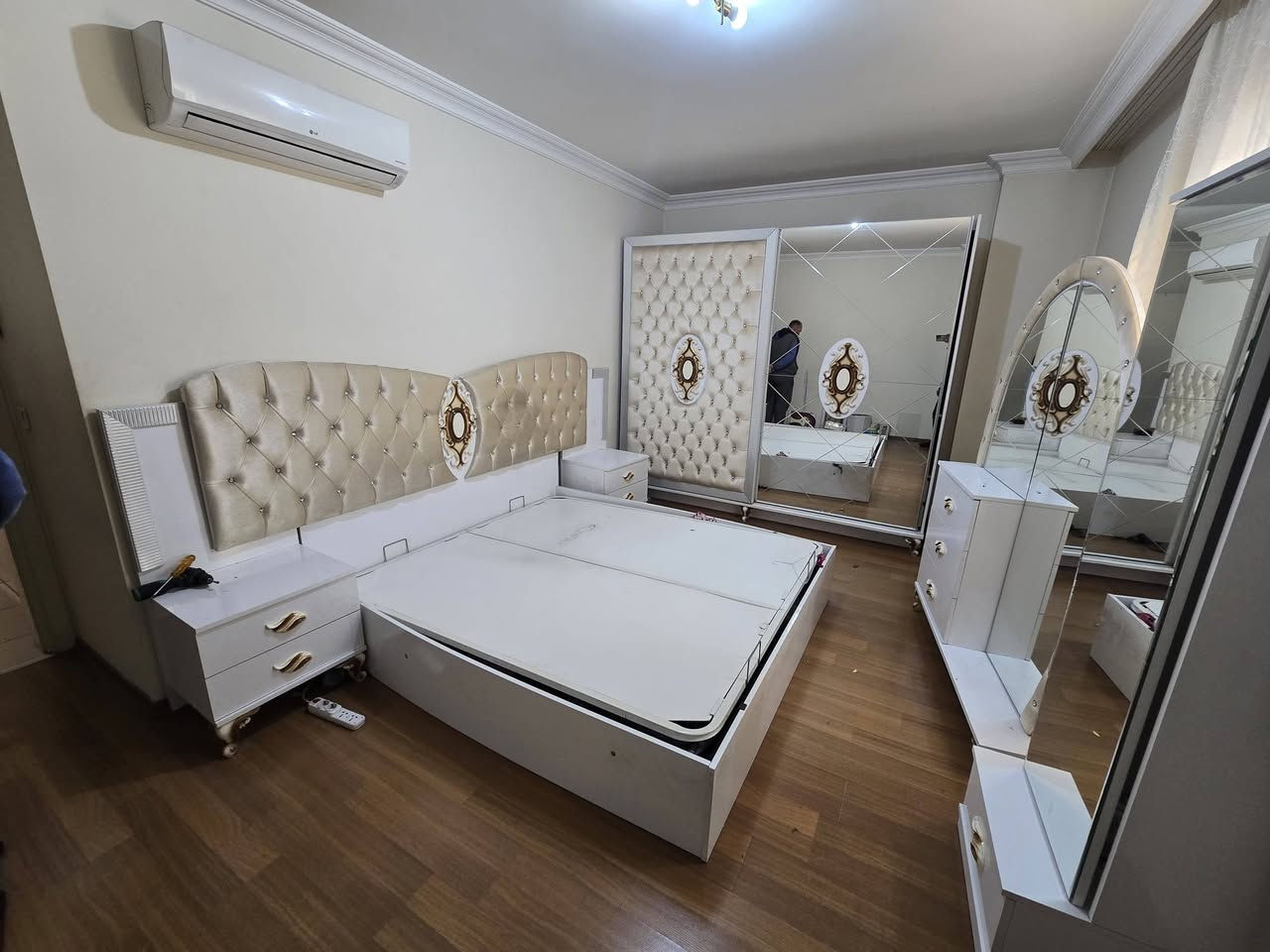 غرفه نوم لل بيع
٦ قطع
***********
