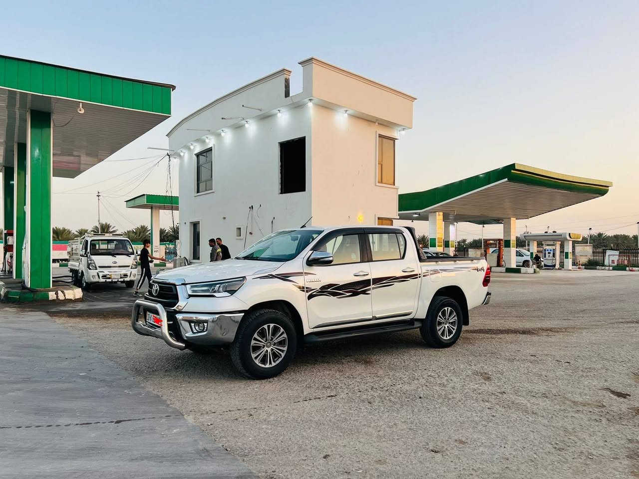 السلام عليكم
هايلوكس 2022 فورويل عاليه سعودي بصمه فول مواصفات 1/1 تبريد كشنات مانع انزلاق  
بانزين
رقم بابل سنويه مجدده مشروع وطني رقم انكليزي

سياره مكفوله جديده كلش عدى شبر بارد 

السعر285$ بيها مجال بسيط

***********
