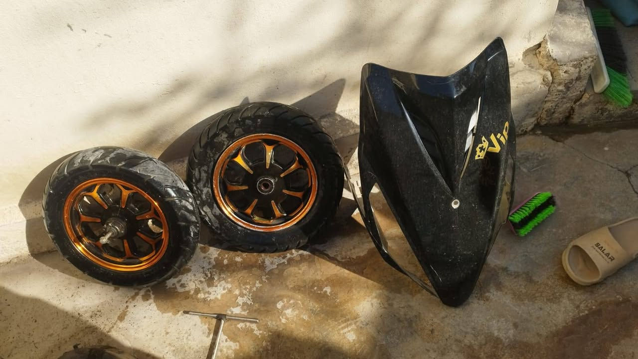 السلام عليكم محرك دراجة ماكس ياباني مضلع شغال بس بية نقص قبق هندر ١٣٠   زوج ويل ماكس ٢٥   شاصي ماكس نضيف ٥٠  كفر امامي ١٠ وبيهن مجال ***********واتساب
