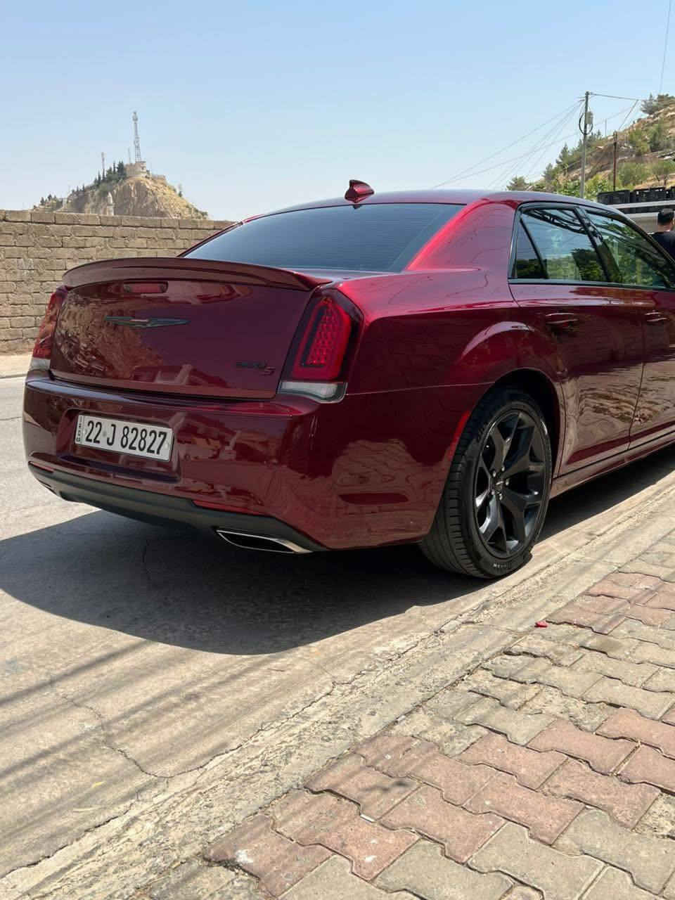 السلام عليكم
اوباما كرايسلر مديل 2021(S) 
السياره هيمي 5700
عليه اكزوز دبات سود كامله مع وسطيات 
السياره بنوراما+دمام 
حادث السياره بارد بل باب. وخشم الجاملغ فقط 
مكان السياره بغداد حي الإعلام تحويل ثاني يوم بسمي
اتصل وتدلل ***********
