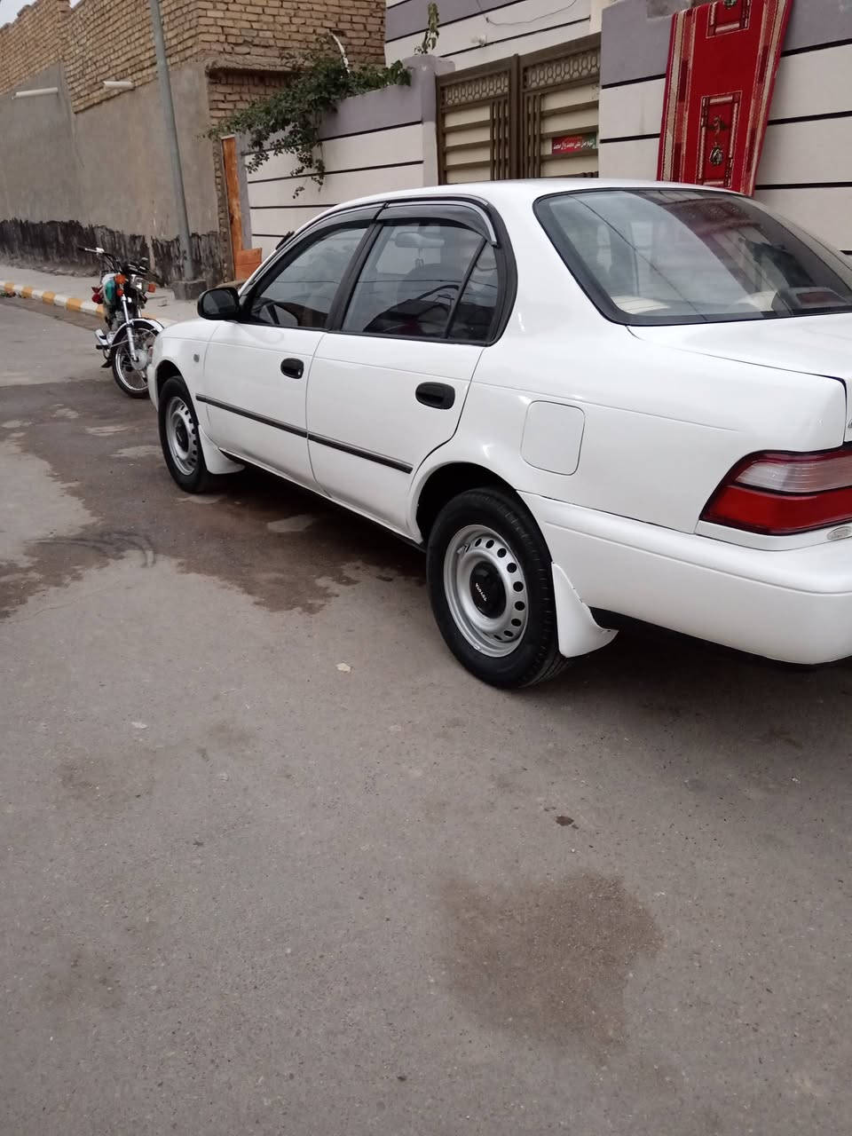 كورلا يسرا بلادي موديل ٩٣ سنويه لل٢٨ رقم واسط مصبوغه عام بدون ضربه مكينه وكير حاويه كهربائيات كلها تبريد شغال تخم تاير باور مشط جديد غرفه جديده مكانها واسط ***********
