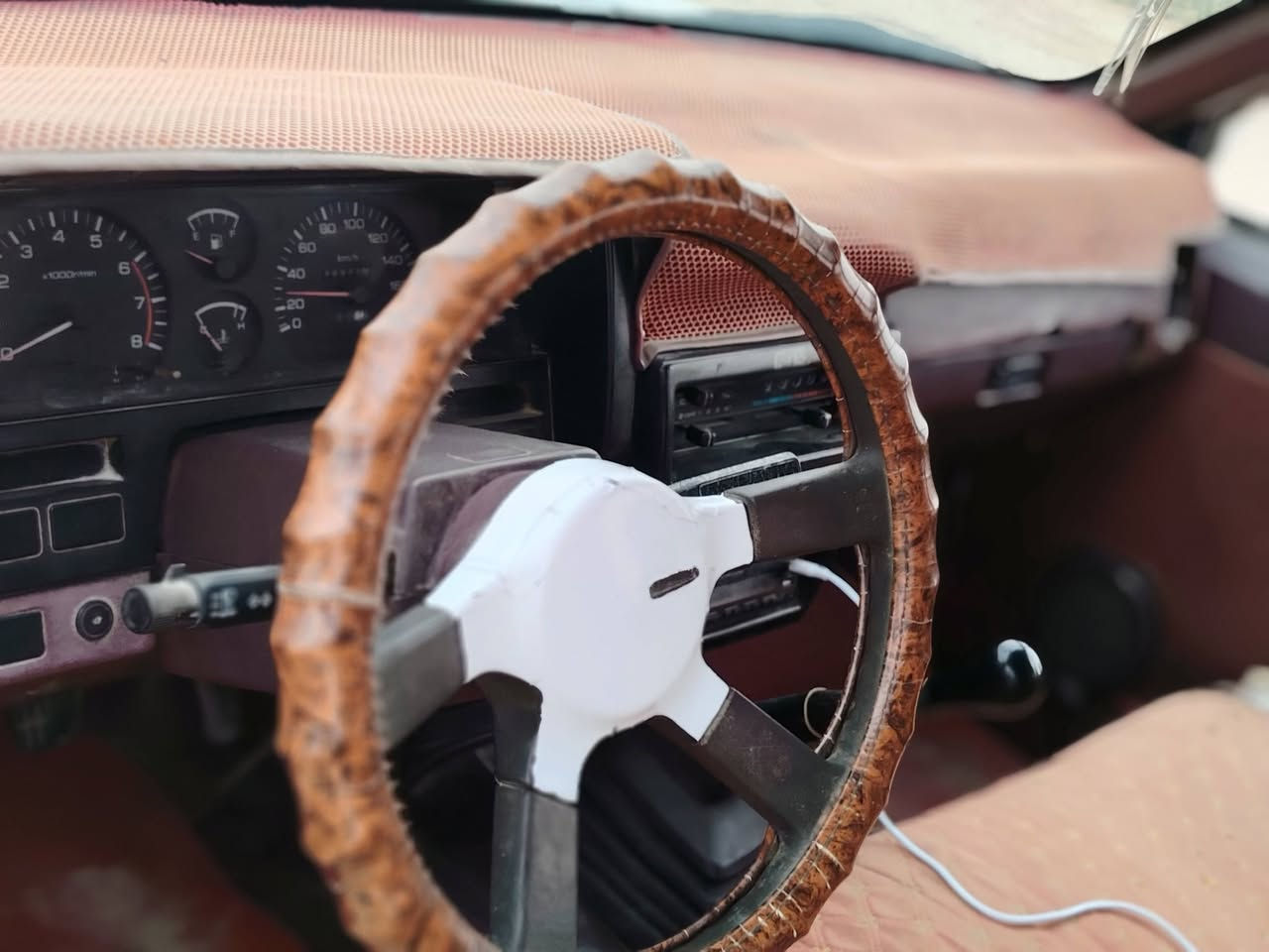 البيع نيسان مديل ١٩٩٣ 
السياره مصبوقه صبغ عام الجماليه
السعر ٥٤ وبيها مجال الشراي
 الرقم ***********
