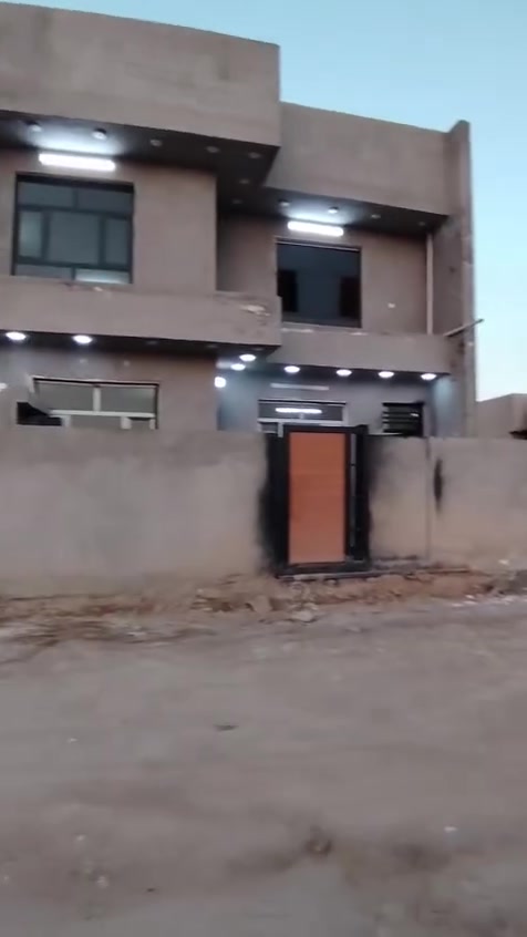 السلام عليكم للبيع بيت

 مساحه 400 حديقه 200

وبيت 200يحتوي على 4غرف 

نوم ستقبال مطبخ صحيات

 فوك وجوه وصحيات خارجية 

العنوان بغداد الراشدية حي

 الانتصار مقابيل مستشفى

 حماد شهاب اللاستفسار

 الاتصال على الارقام 👇🏻👇🏻👇🏻👇🏻

 قصي ***********

أبو مصطفى ***********
