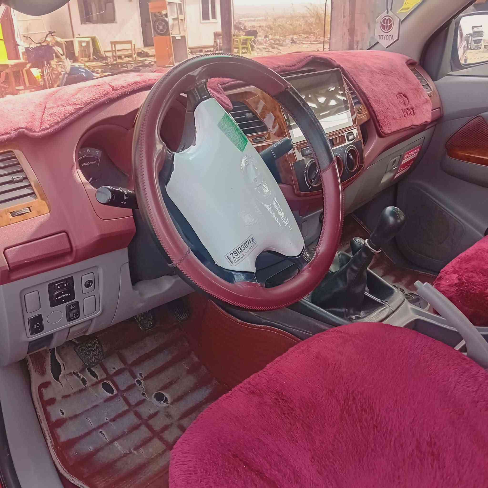 السلام عليكم تيوتا فورويل2011 كفالة عامة تدفئة+ تبريد كهربائيات كلها شغالة  الرقم سليمانية دولي
الرقم: ***********
