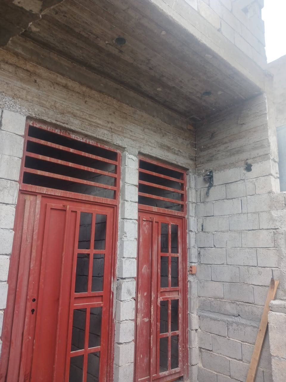 هيكل بناء جديد قيد لانشاء للبيع مساحة ١١٠م كاطون الرحمة 
قرب جامع مالك الملك لاستفسار ***********
