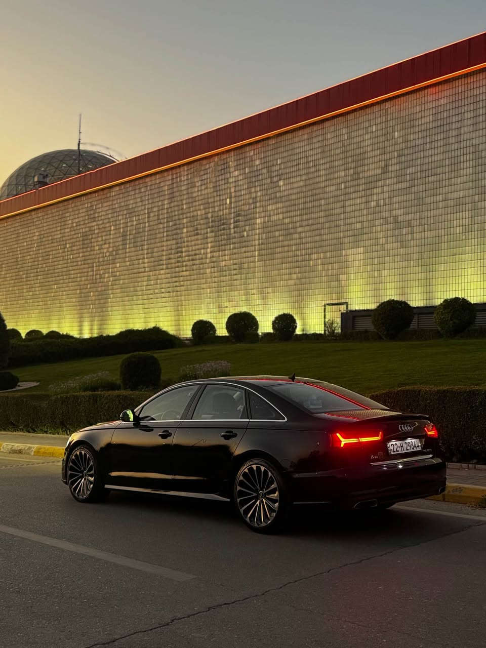 جۆری سەیارە : Audi A6 
ساڵی دەرچوون : 2016 
قەبارەی بزوێنەر : 4 سلندەر تۆربۆ 
ماوەی ڕۆشتن : 100,000 mil 
بۆیاخ : تەنها دەرگای سایەق 
ڕەنگ :ڕەش 
ڕەنگی ناوەوە :قاوەی 
تاریخی بەسەرچونی سەنەوی : 2028 
تاریخی هەزە و بەڕاد : 2027 
تایەکانی مانگی 7 گۆڕدراون 
٦٠٠هەزار غەرامەی لەسەرە دوای ڕێکەوتن ئەیگەڕێنمەوە 
نرخ : 118 $ 
*********** 
*********** السليمانية, العراق
